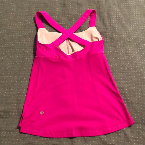 Workout top - Picture 2 of 3